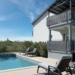 Apolo - Pool & Garden Retreat * Pula