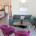 Apartman Apolo - Pool & Garden Retreat