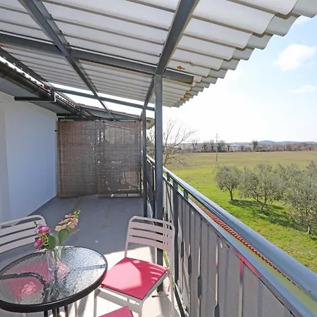 Apolo - Pool & Garden Retreat Pula