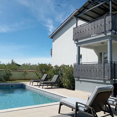 Apolo - Pool & Garden Retreat * Pula