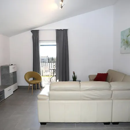 Apartman Apolo - Pool & Garden Retreat Pula