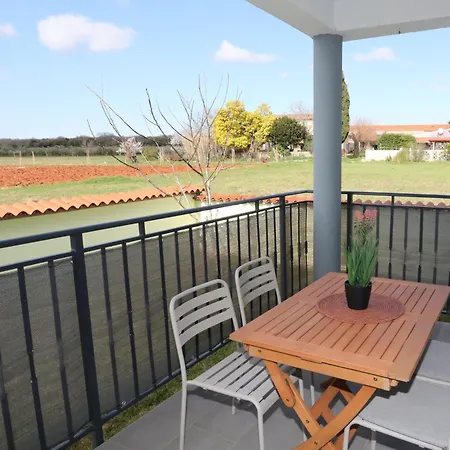 Apartman Apolo - Pool & Garden Retreat