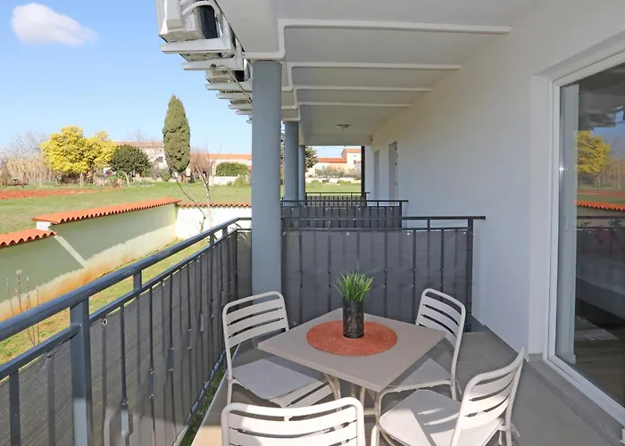 Apartmán Apolo - Pool & Garden Retreat