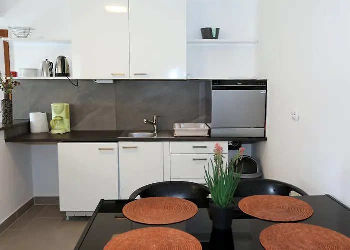 Apartmán Apolo - Pool & Garden Retreat