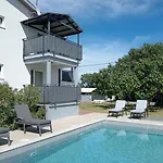 Apartman Apolo - Pool & Garden Retreat Pula