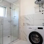 Apartman Apolo - Pool & Garden Retreat Pula
