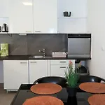 Apartman Apolo - Pool & Garden Retreat