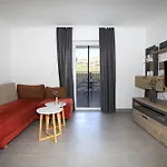 Apolo - Pool & Garden Retreat Apartman *