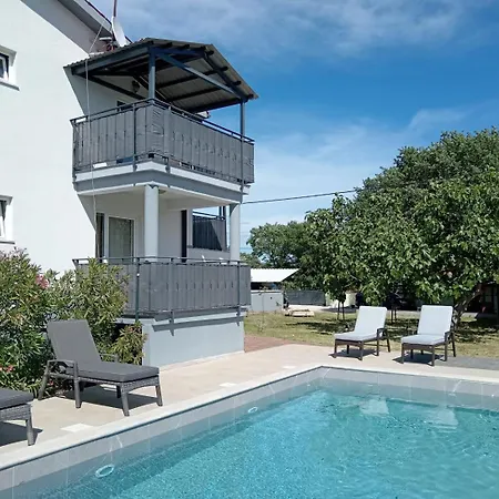 Appartement Apolo - Pool & Garden Retreat Pula