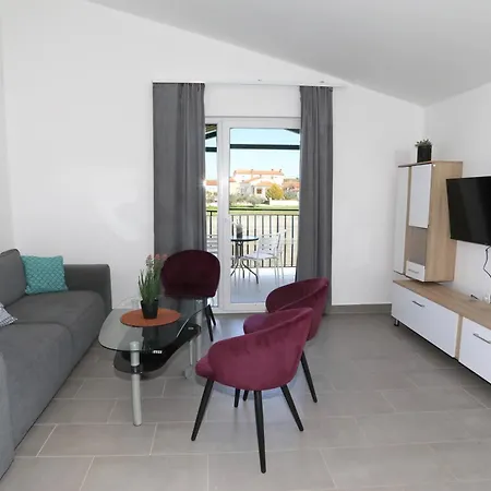 Apolo - Pool & Garden Retreat דירה פולה