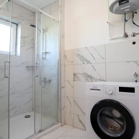 Apartment Apolo - Pool & Garden Retreat Pula