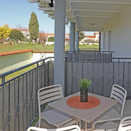 דירה Apolo - Pool & Garden Retreat