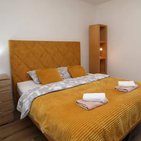 Apolo - Pool & Garden Retreat