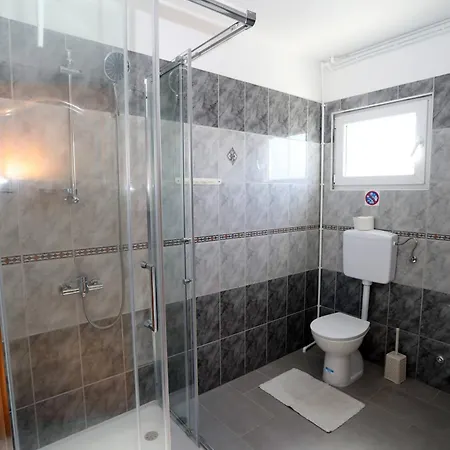 Apartment Apolo - Pool & Garden Retreat *