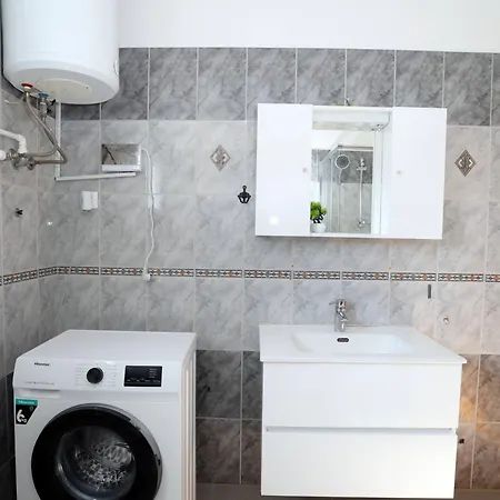 Apartment Apolo - Pool & Garden Retreat Pula