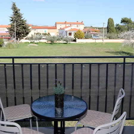 Apolo - Pool & Garden Retreat Pula