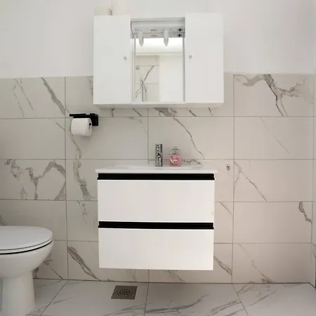 Apartment Apolo - Pool & Garden Retreat Pula