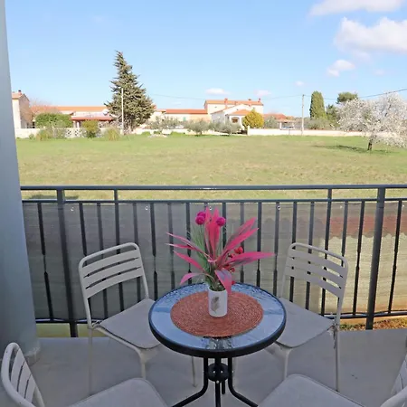 Apartment Apolo - Pool & Garden Retreat