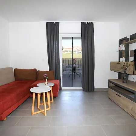 Apolo - Pool & Garden Retreat Apartment *
