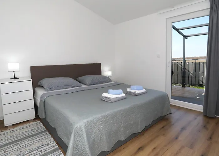 דירה Apolo - Pool & Garden Retreat