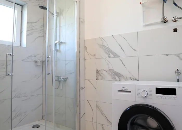 דירה Apolo - Pool & Garden Retreat פולה