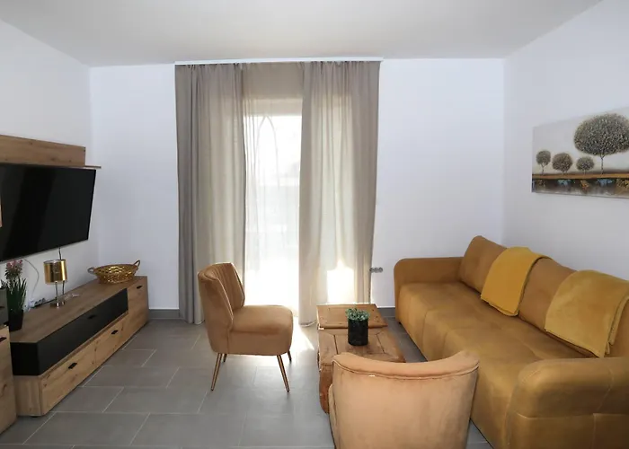 Apolo - Pool & Garden Retreat Pula