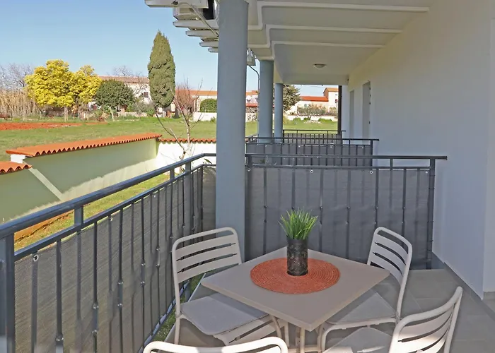 דירה Apolo - Pool & Garden Retreat