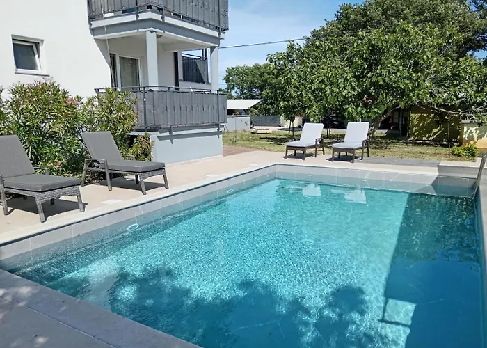 דירה Apolo - Pool & Garden Retreat *