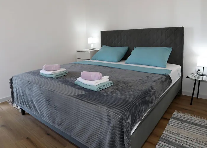 Lejlighed Apolo - Pool & Garden Retreat