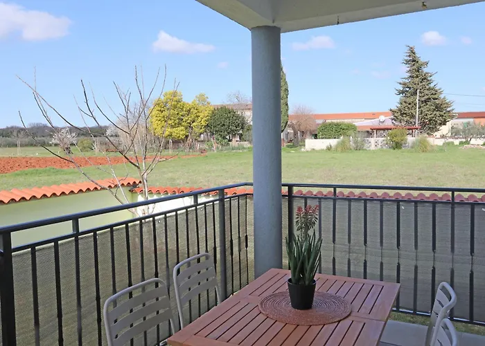 Lejlighed Apolo - Pool & Garden Retreat *