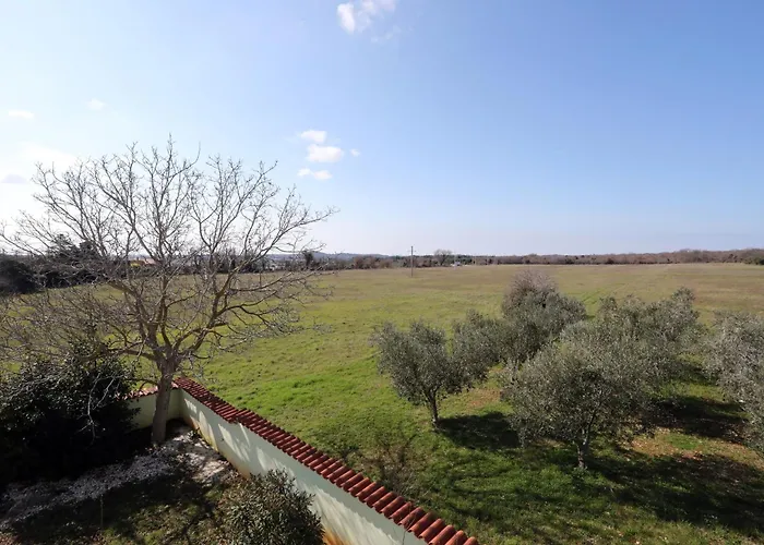 Apolo - Pool & Garden Retreat