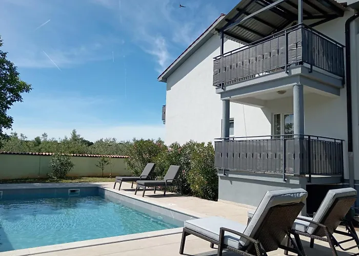 Apolo - Pool & Garden Retreat * פולה