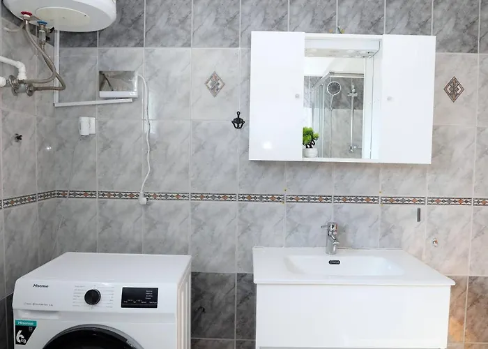 דירה Apolo - Pool & Garden Retreat פולה