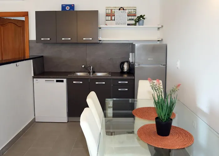 Apolo - Pool & Garden Retreat * פולה