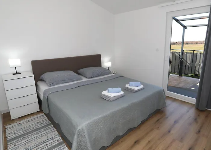 Apolo - Pool & Garden Retreat דירה פולה