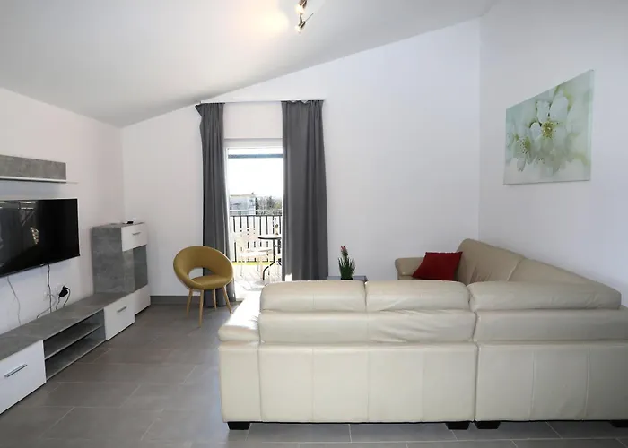 דירה Apolo - Pool & Garden Retreat פולה