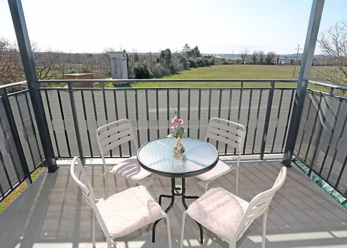 Apolo - Pool & Garden Retreat דירה פולה