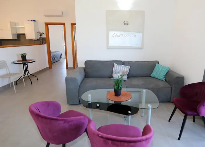 דירה Apolo - Pool & Garden Retreat