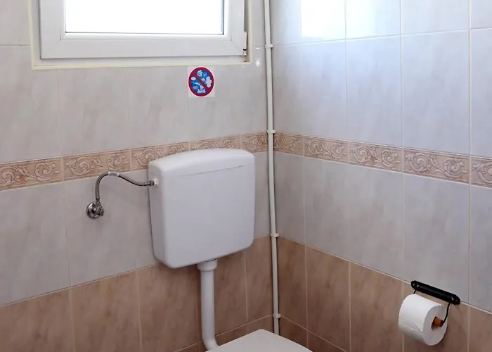 Apolo - Pool & Garden Retreat פולה