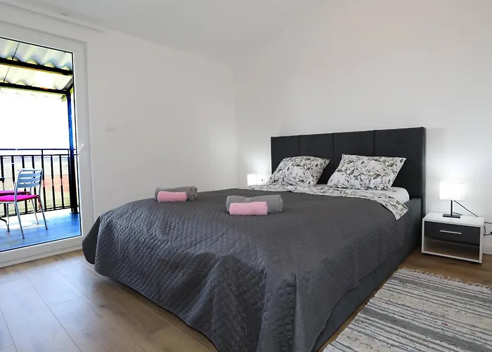 Apolo - Pool & Garden Retreat * פולה