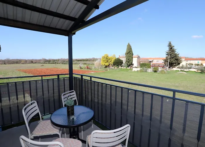 Apolo - Pool & Garden Retreat * פולה