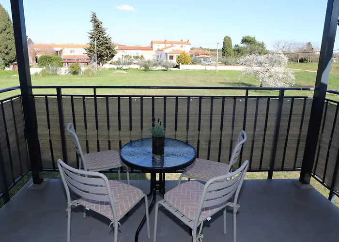 Apolo - Pool & Garden Retreat