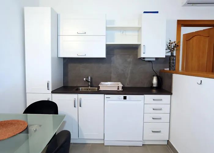 Apolo - Pool & Garden Retreat * פולה