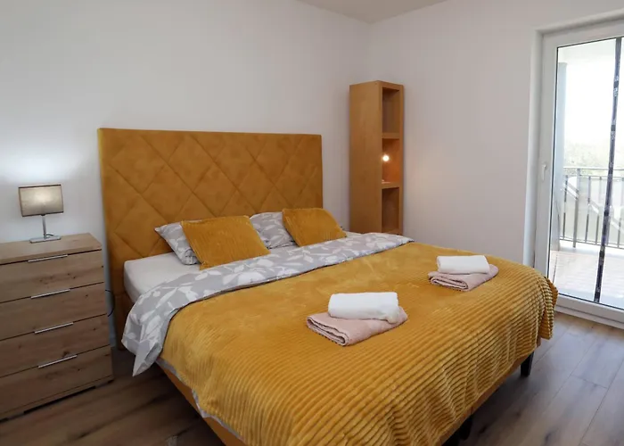 Apolo - Pool & Garden Retreat פולה