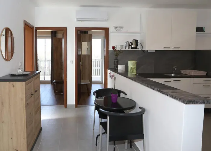 דירה Apolo - Pool & Garden Retreat *