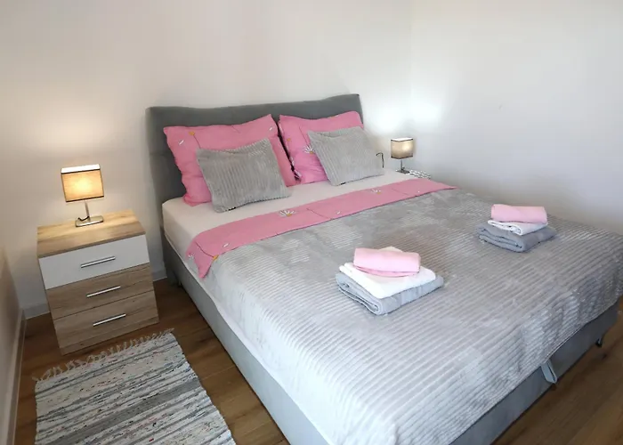 דירה Apolo - Pool & Garden Retreat *