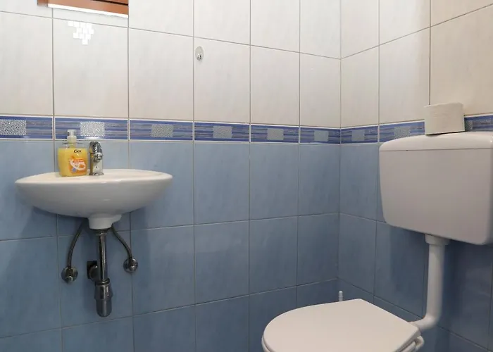 Apolo - Pool & Garden Retreat דירה