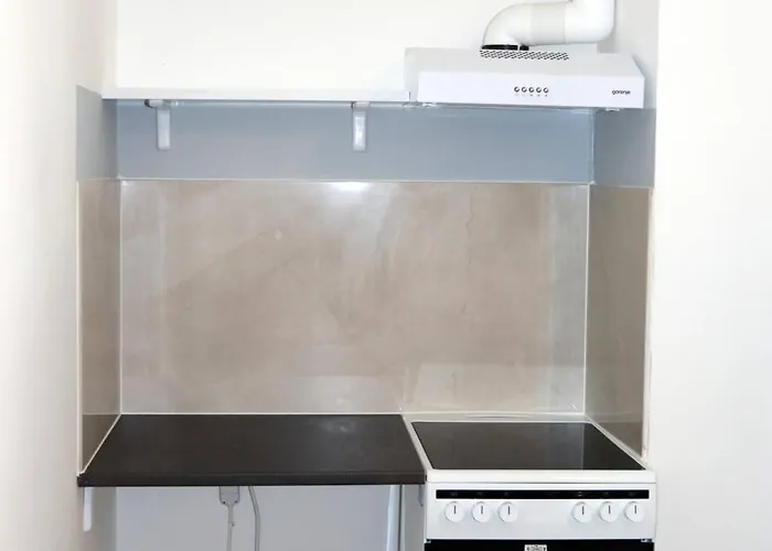 Apolo - Pool & Garden Retreat דירה