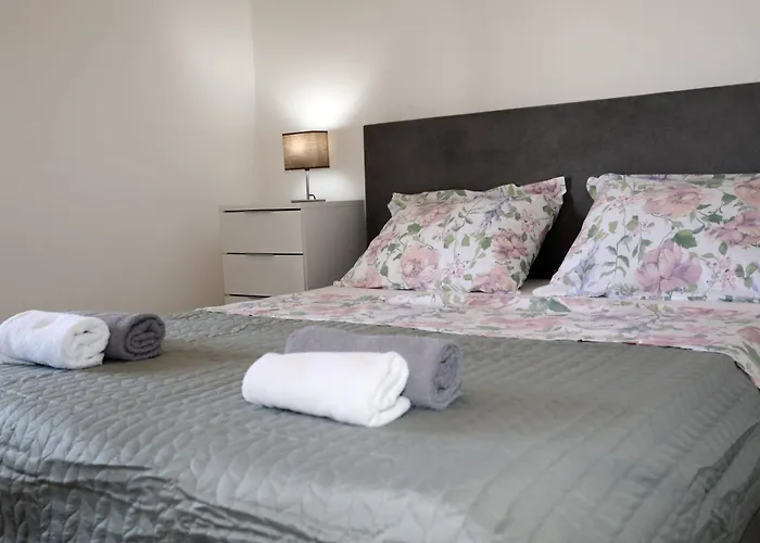 דירה Apolo - Pool & Garden Retreat