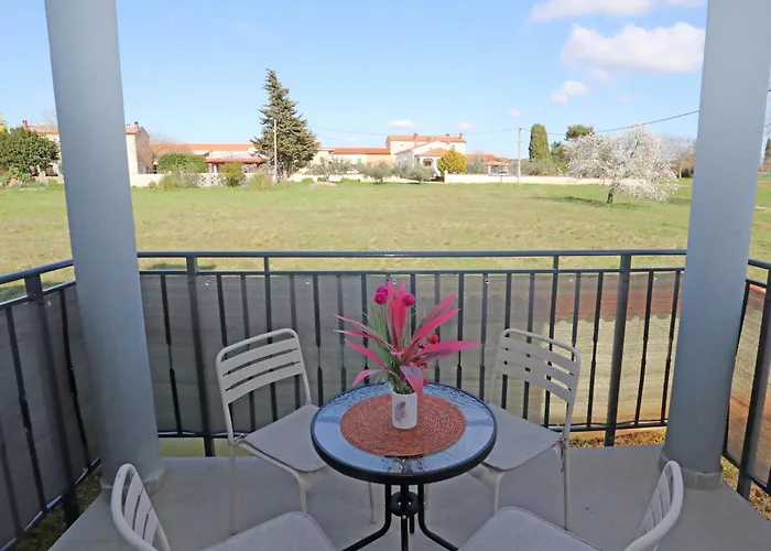 Lejlighed Apolo - Pool & Garden Retreat